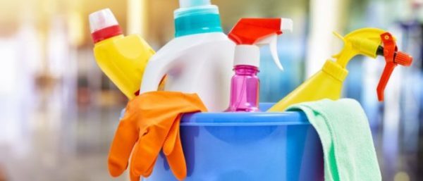 Як відіпрати котячу сечу з одягу: чим вивести запах з речей