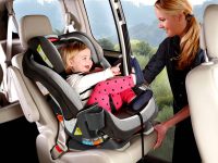Комфортне дитяче автокрісло