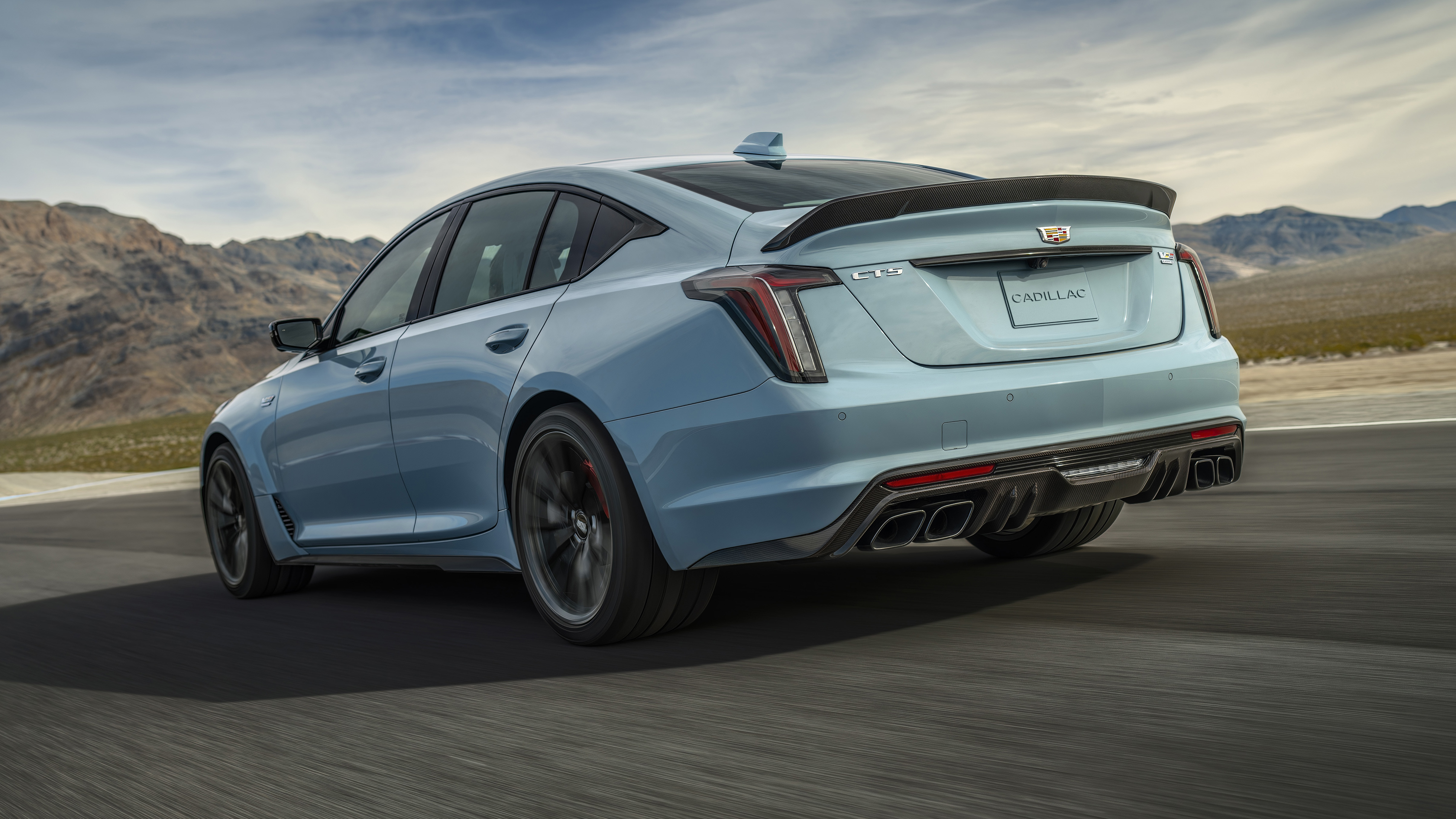 Представительский седан Cadillac CT5 