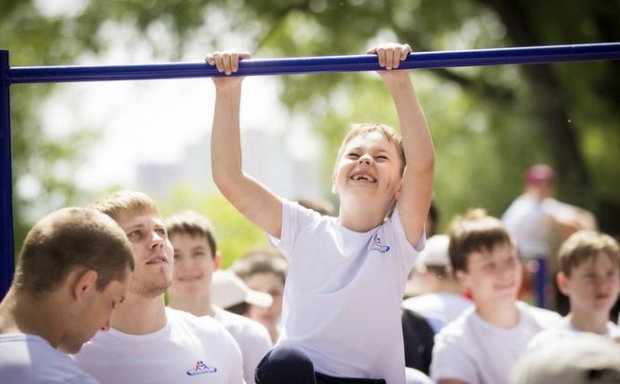 Користь і шкода підтягувань на турніку, як навчитися підтягуватися, вправи