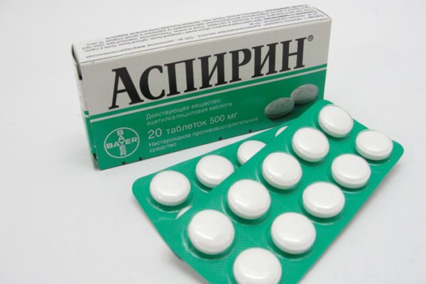 Як відіпрати дезодорант на чорному і кольоровий одязі: чим вивести плями під пахвами