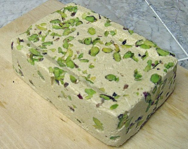Кунжутна халва: користь і шкода, з чого роблять, склад, калорійність