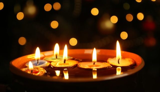Як прибрати віск зі скатертини: чим видалити парафін від свічки, народні способи