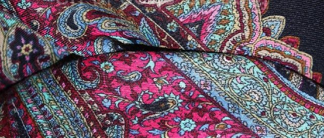 Павлопосадскій вовняний хусток: як випрати будинку руками і в машинці, ніж можна прати