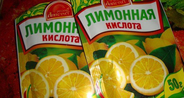 Як відіпрати клей ПВА з одягу і тканини: з джинсів, брюк, куртки