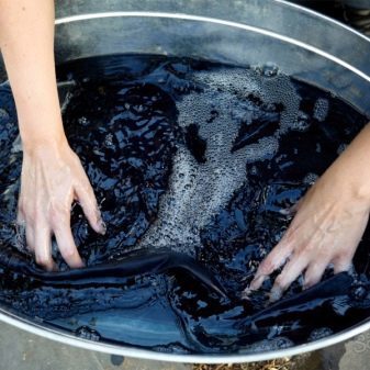 Чим відіпрати машинне масло з одягу: з куртки, джинсів, пуховика