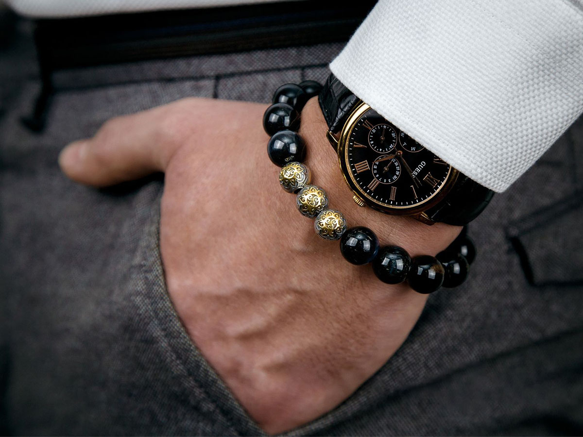 Выбор каменного браслета для мужчины