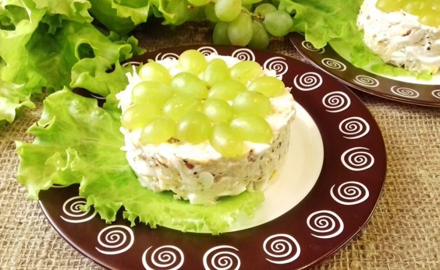 Салат с грецкими орехами и сыром Салат с грецкими орехами и сыром