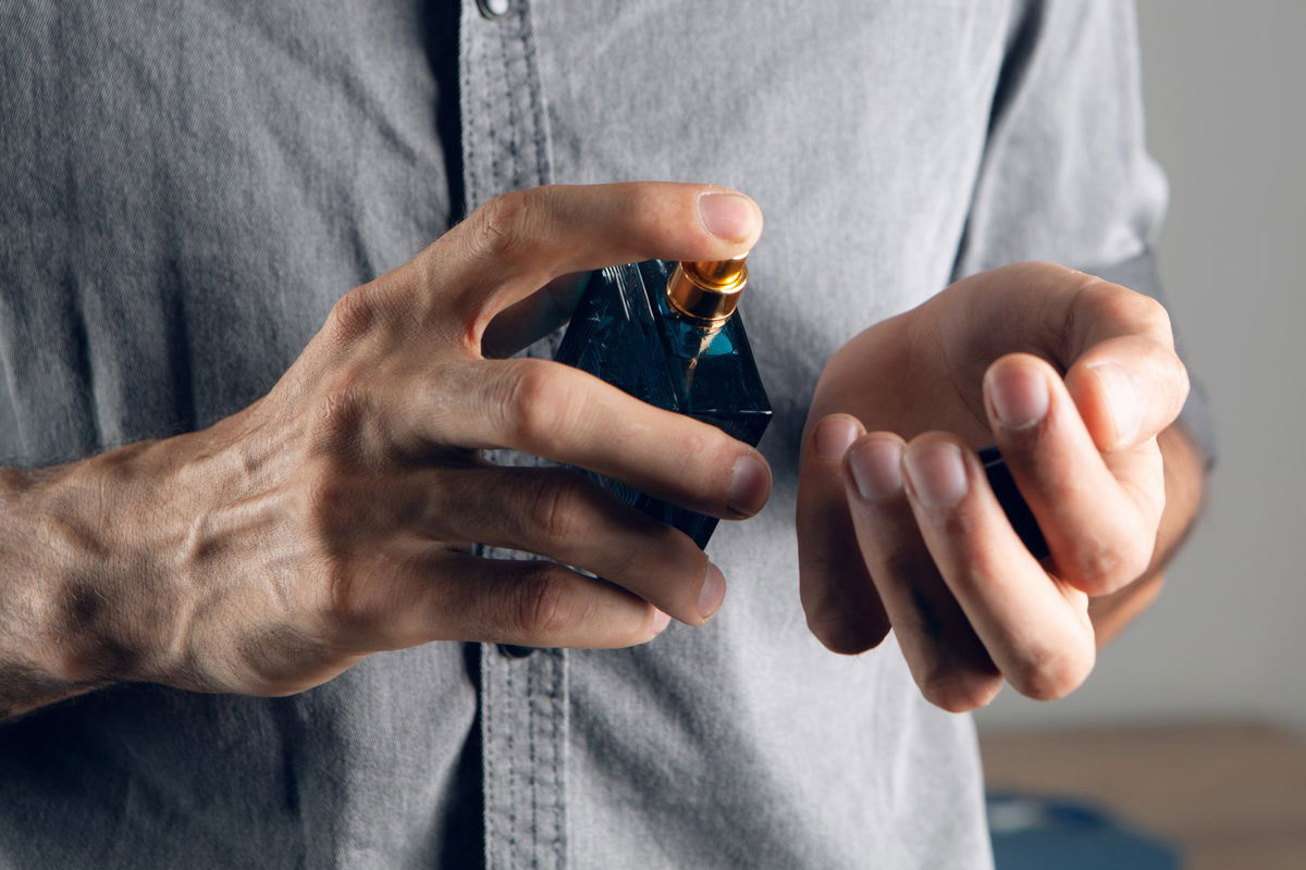 Почему женщинам нравятся духи мужские